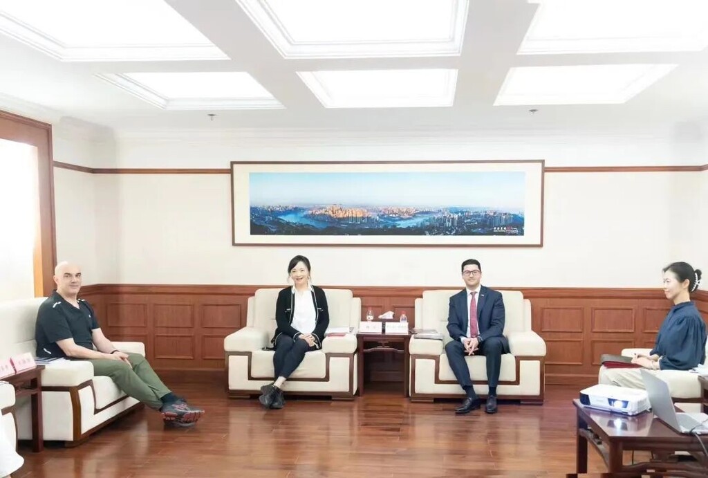 墨西哥驻华大使馆官员参访重庆芭蕾舞团